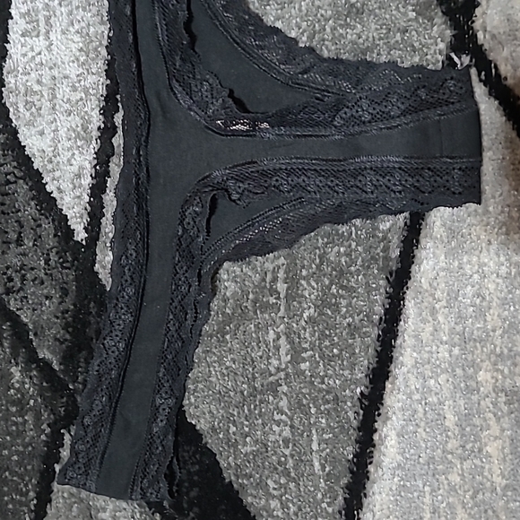 Victoria Secret 2012 LOW-RISE LACE TRIM LEOPARD & BLACK THONGS BUNDLE - Picture 9 of 16